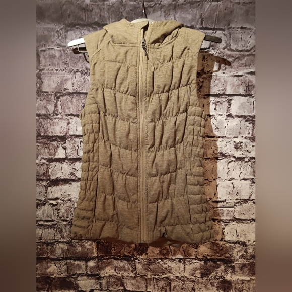 Be By Blanc Noir Puffy Vest sz Medium - Picture 1 of 2